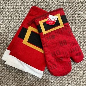 Santa Christmas Themed Oven Mitt and Towel Set